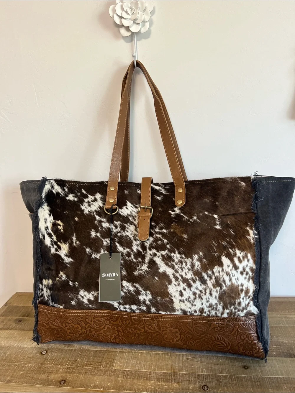 Myra Western Weekender Bag Cowhide Leather Duffel Travel Carry On Boho Cowgirl - Picture 3 of 10
